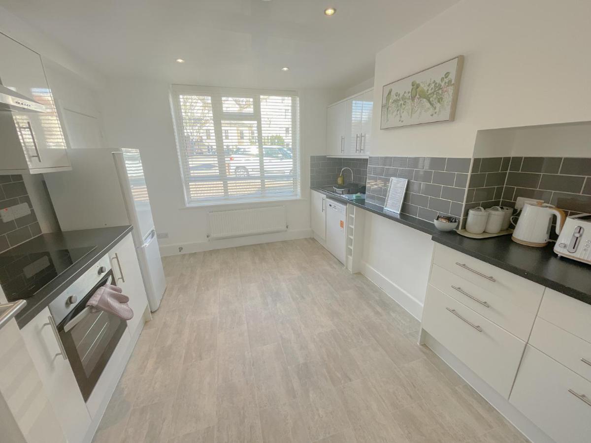 Large 3 Bedroom & 2 Bath - Ground Floor With Parking Bournemouth Exterior photo
